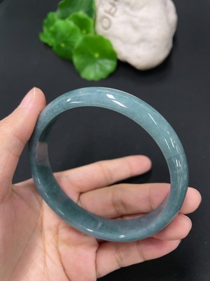 F41934273 翡翠正圈手镯 圈口62.4mm 货品总约重46.28g