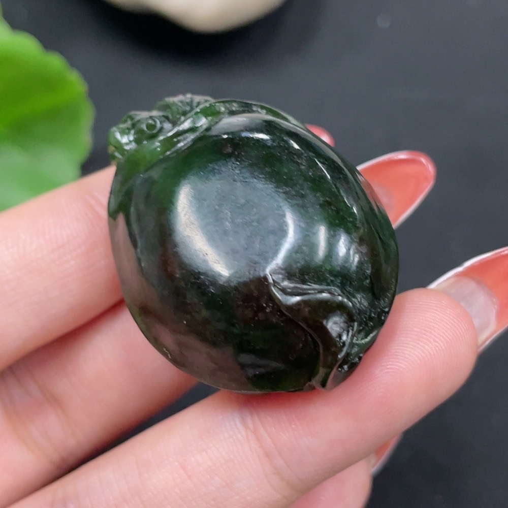 H35085204 Hetian Jade Pendant     Dominating the Top Position     Total Weight Approx. 28.6g
