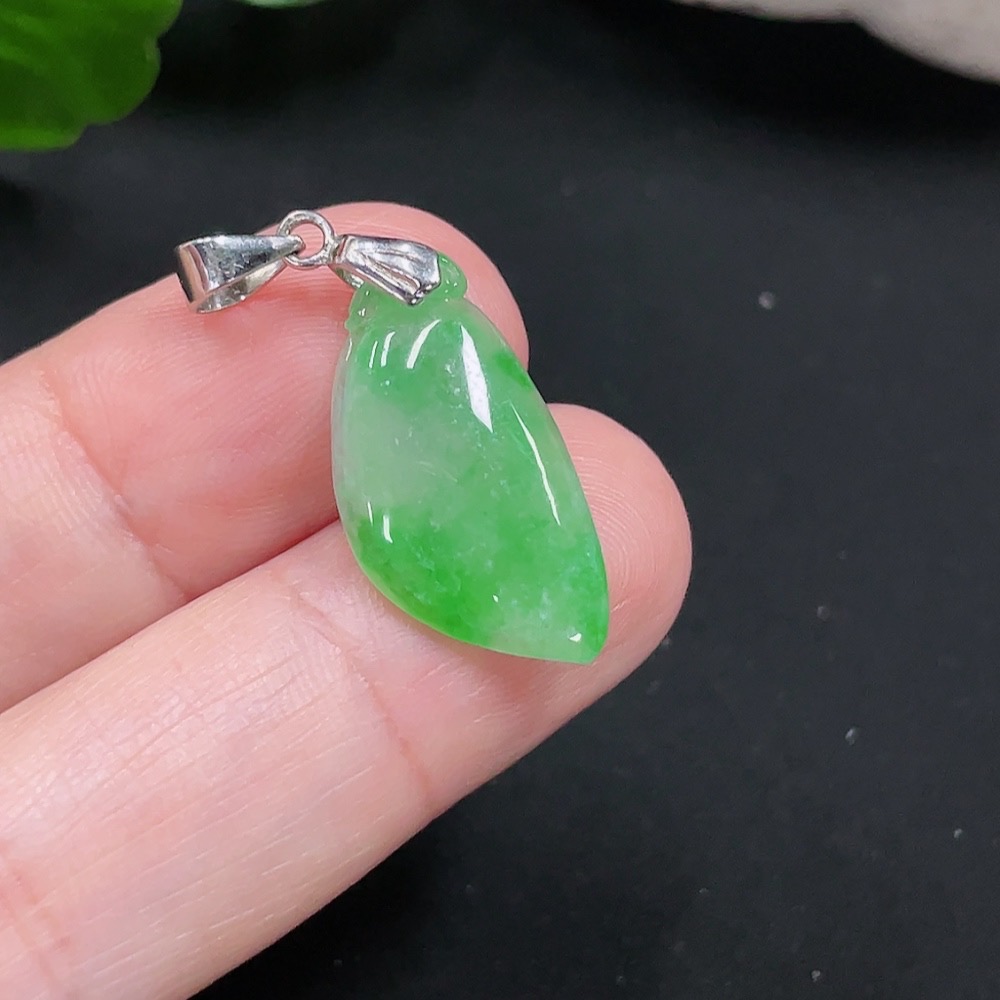 F28287162 Jadeite Auspicious Longevity Pendant Total Weight: Approx. 1.7g (Non-Gold Inlaid)