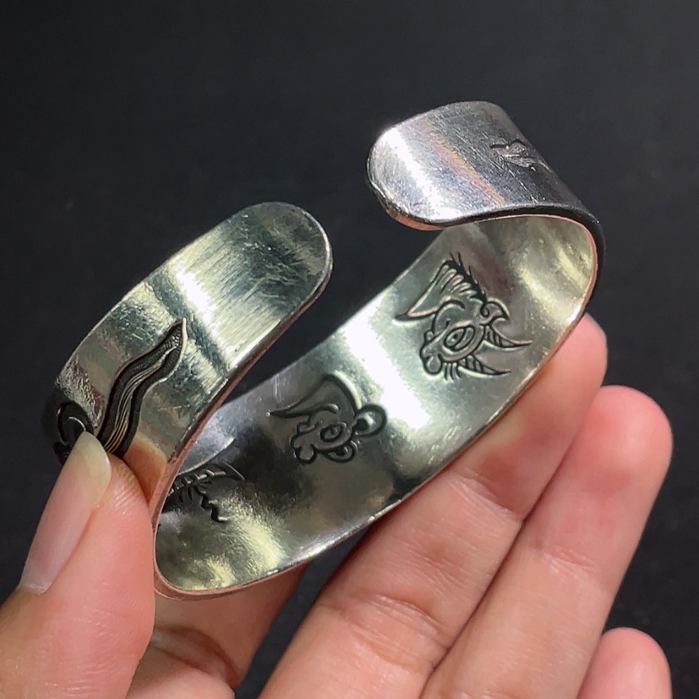 W32714646 Wide Dragon Pattern Silver Bracelet Approximately 64g Miscellaneous