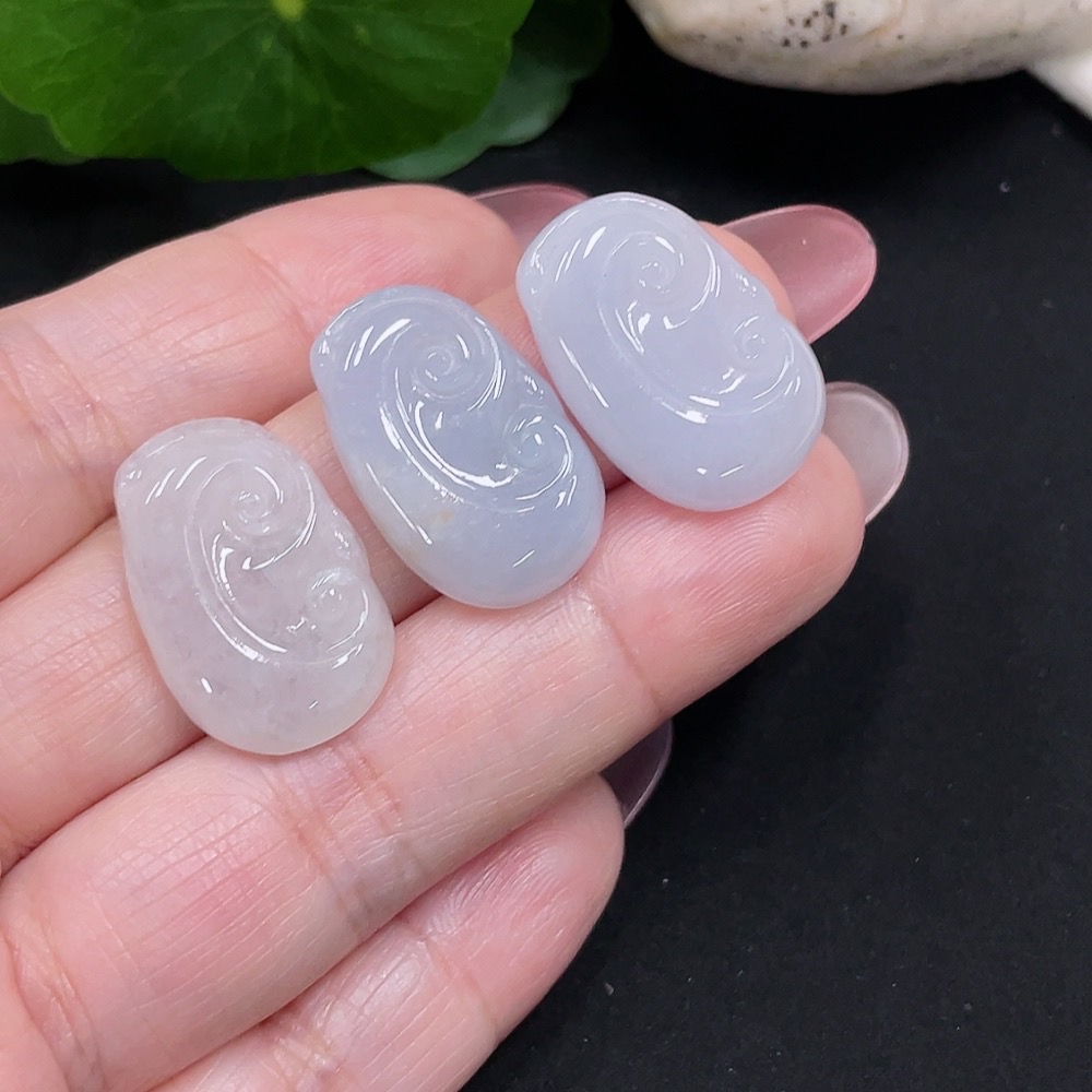 F34982632 Jadeite Ruyi Pendant Sell as a Lot