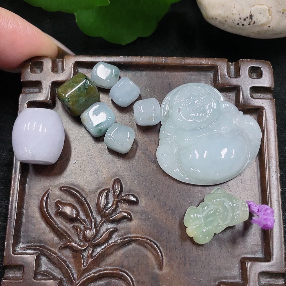F32709849 Jadeite Pendants Sell as a Lot