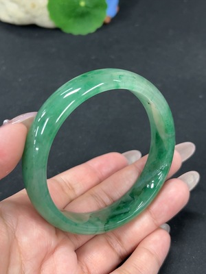 H41843745 非洲翠(独龙玉)正圈手镯 圈口60.5 货品总重约47.4g
