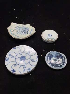 W32766473 Porcelain 4pcs Complete Set Blue and White Floral Porcelain Shards (subject to actual item)