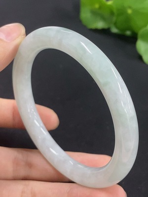 F42969102 翡翠圆条手镯 圈口55.2 货品总重约38.55g