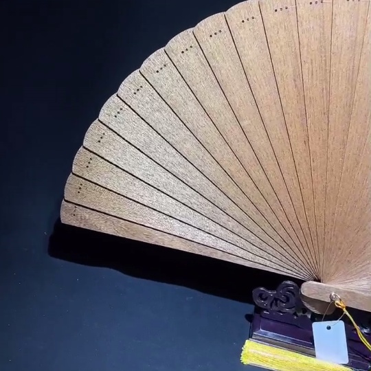 W31608608 Golden Silk Nanmu Fan