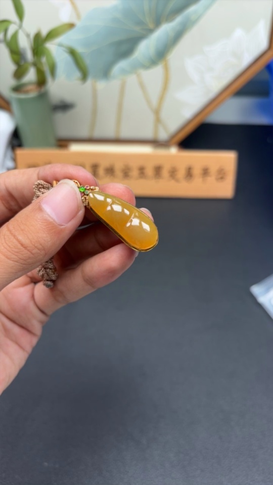 F34023342 Jadeite Fudu Bead Inlaid Pendant 18K Gold Total Weight Including Rope Approx. 6.1g (Yellow Color Origin Undetermined) (Non-Diamond) (Rope Accessory Non-Gold)