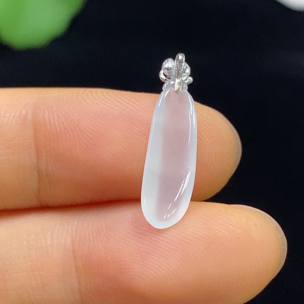 F34044780 Jadeite Fu Bean Pendant 18k Total Weight Approx. 0.6g