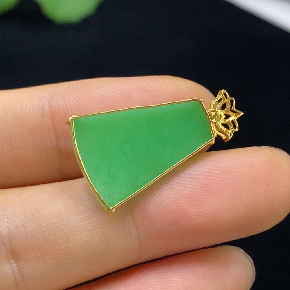 F34948676 Jadeite Plain Pendant with 18k Gold, Total Weight Approx. 1.4g