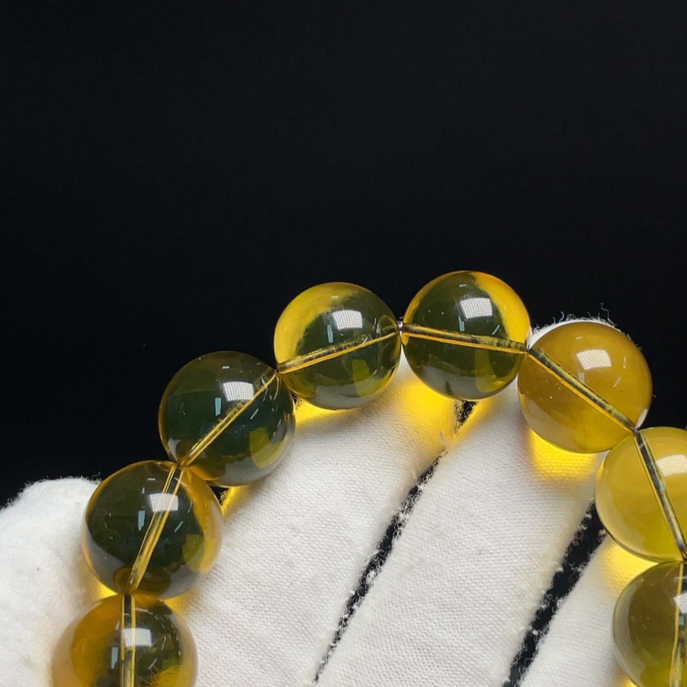 C34009605 Amber Beeswax Bracelet, Total Weight Approx. 30.73g, Size Approx. 15.8mm