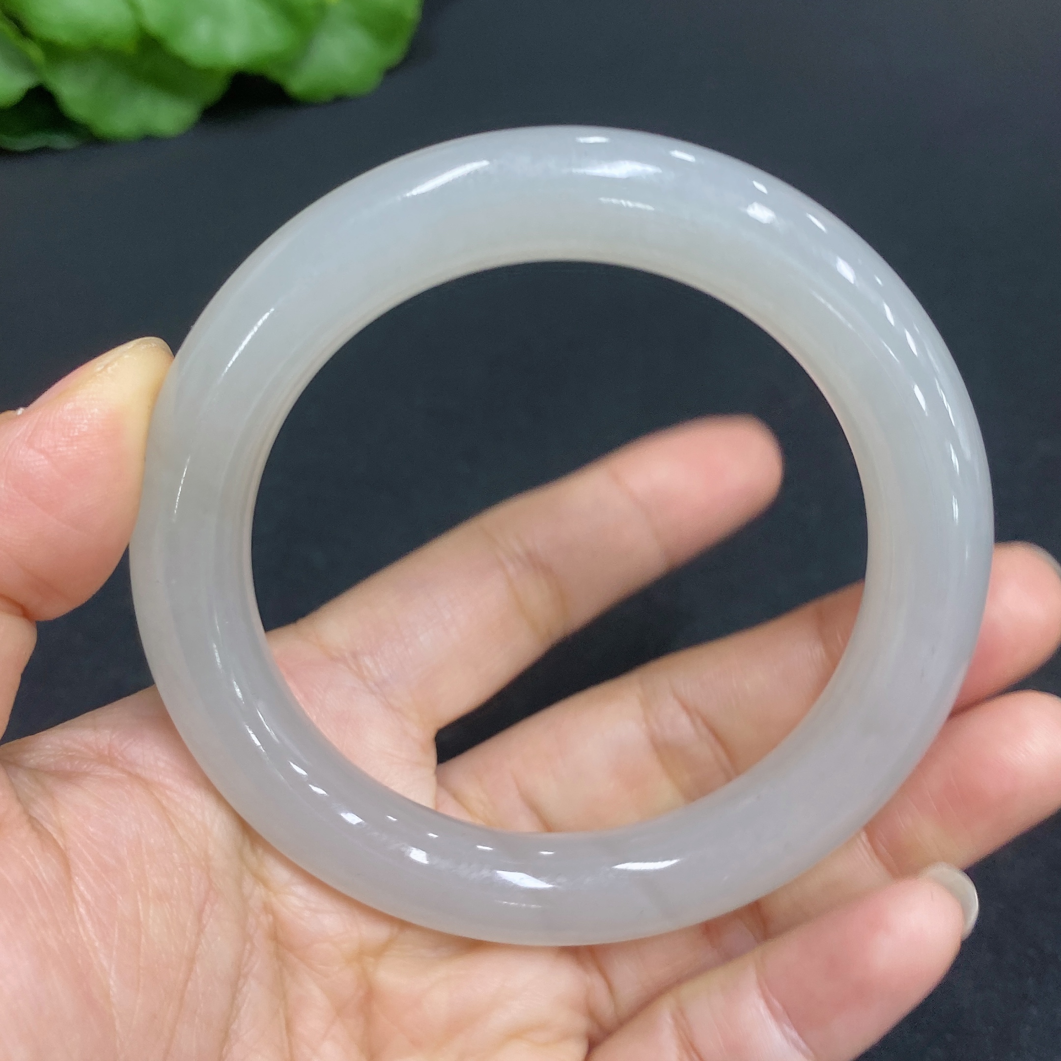 H32772002 Hetian Jade Round Bangle Size 55 Total Weight Approx. 53.4g