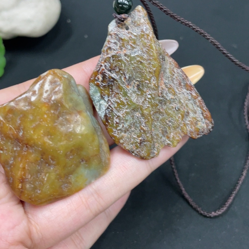 H30491465 Hetian Jade Pendant  Undetermined skin color origin  Contains other mineral components  Total weight (including rope): approx. 47.2g