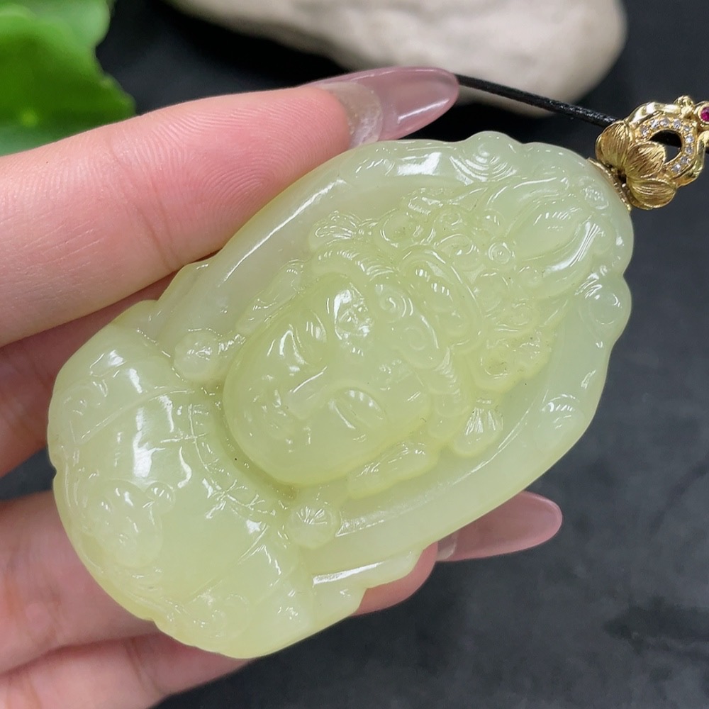 H33925508 Hetian Jade Pendant Guanyin with Diamond (Colorless) and 18K Gold Pendant Total Weight (Including Rope) Approx. 48.3g