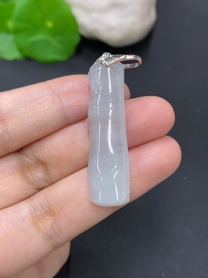 F46595222 翡翠竹节挂件 货品总重约5.53g 扣头非金