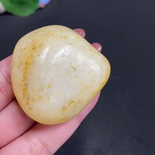 H34055039 Hetian Jade, undetermined origin of skin color, total weight approximately 66.3g