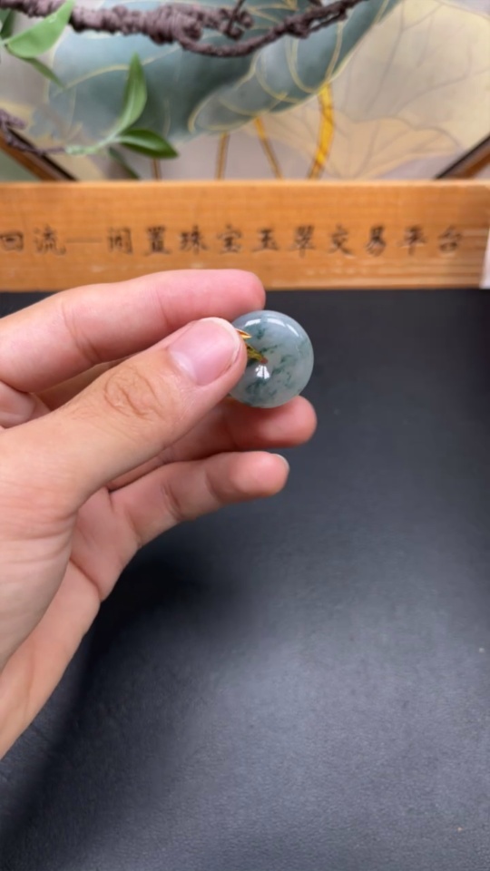 F34027918 Jadeite Peace Knot Pendant with 75% Gold, Total Weight Approx. 8.2g