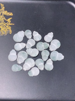 F46548819 翡翠葫芦镶嵌件 毛货 一手走18件 货品总重约2.48g含小袋