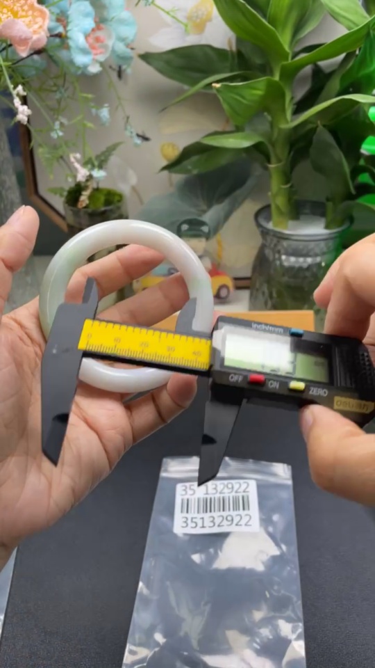 F35132922 Jadeite Round Bangle Total Weight Approx. 66g Size 57