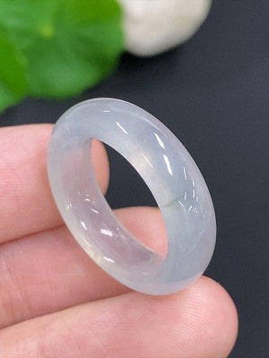 F46554920 翡翠戒圈 货品总重量约4.5克 圈口15