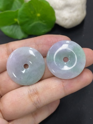 F46594534 翡翠平安扣一手走 货品总重约9.2克