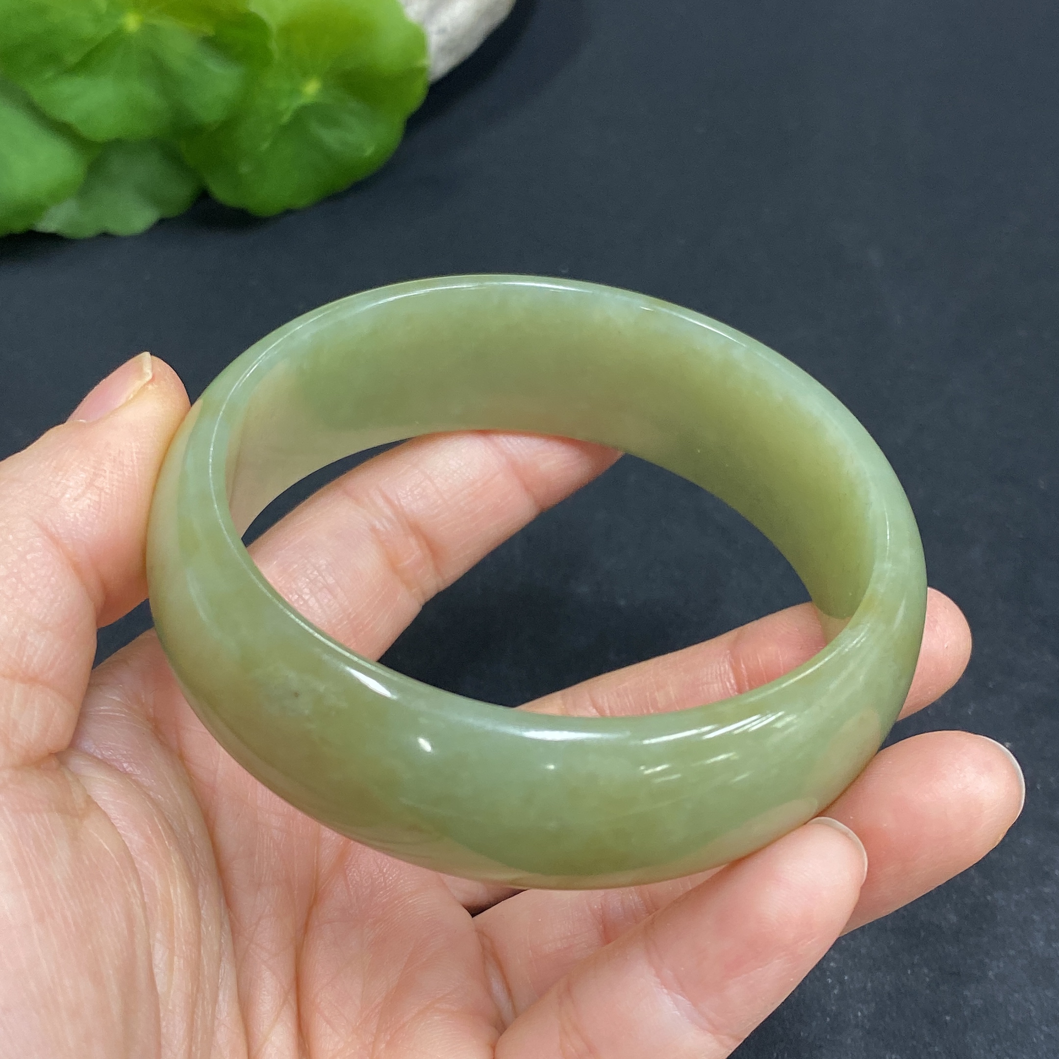 H30467171 Hetian Jade Round Bracelet Size 58 Total Weight Approx. 60.6g