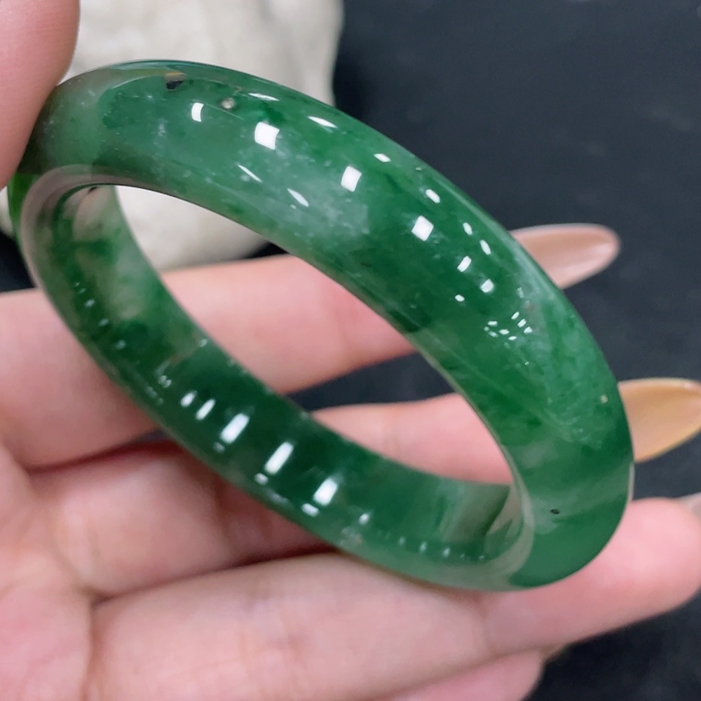H32705144 African Emerald (Dulong Jade) Round Bracelet Size 51.5 Total Weight Approx. 38.8g