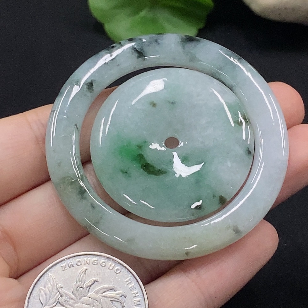 F34028663 Jadeite mother-and-child button set containing other mineral components