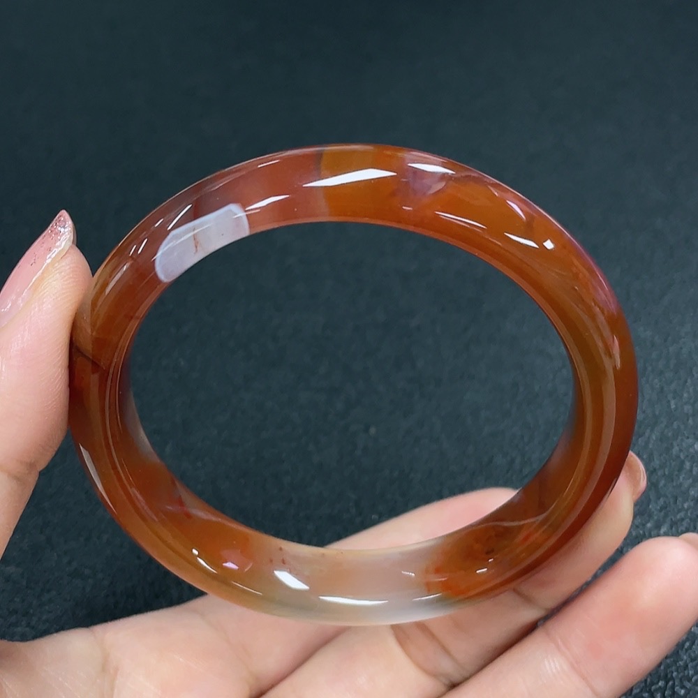 C31617896 Southern Red Agate Bracelet with Visible Organic Inclusions, Total Weight Approx. 37.92g, Size 55.4mm