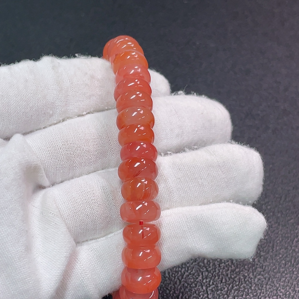 C33850383 South Red Agate Bracelet with Visible Organic Matter, Total Weight Approx. 36.81g, Size About 10.6mm