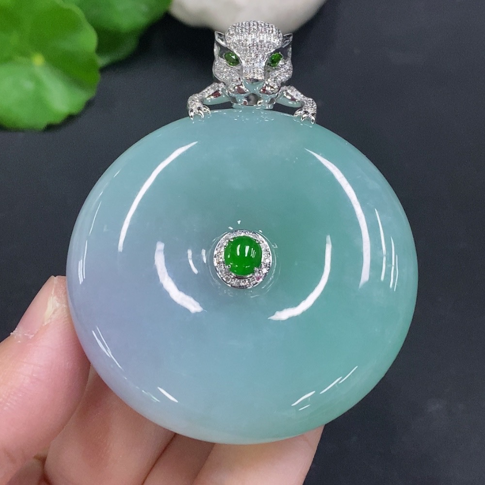 F23599394 Jadeite Peace Knot with 18K Gold, Total Weight Approx. 89.8g