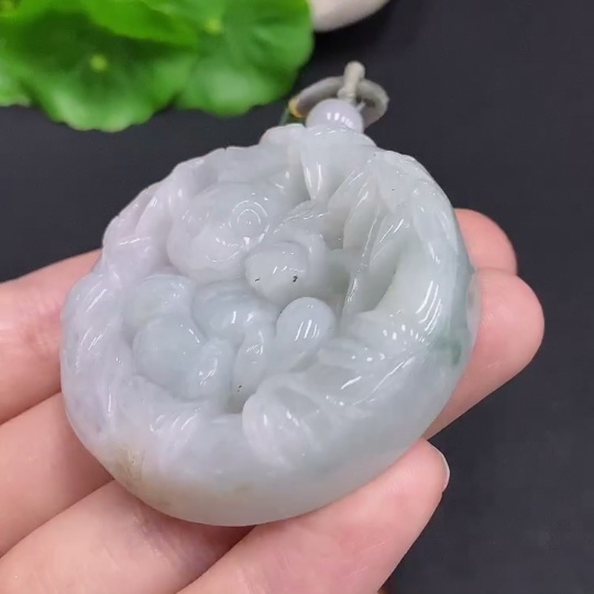 F31646318 JadeitePanda Holding Bamboo Pendant