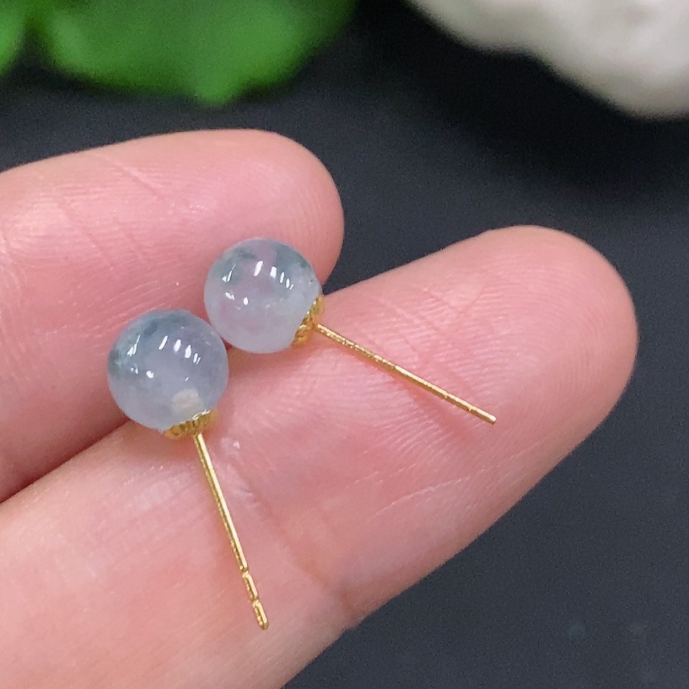 F35106243 Jadeite single bead stud earrings 18k gold, total weight approximately 0.7 grams