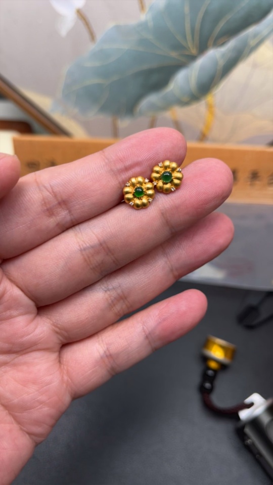 F30495013 Jadeite Cabochon Stud Earrings 18k Gold Total Weight Approx.1.2g