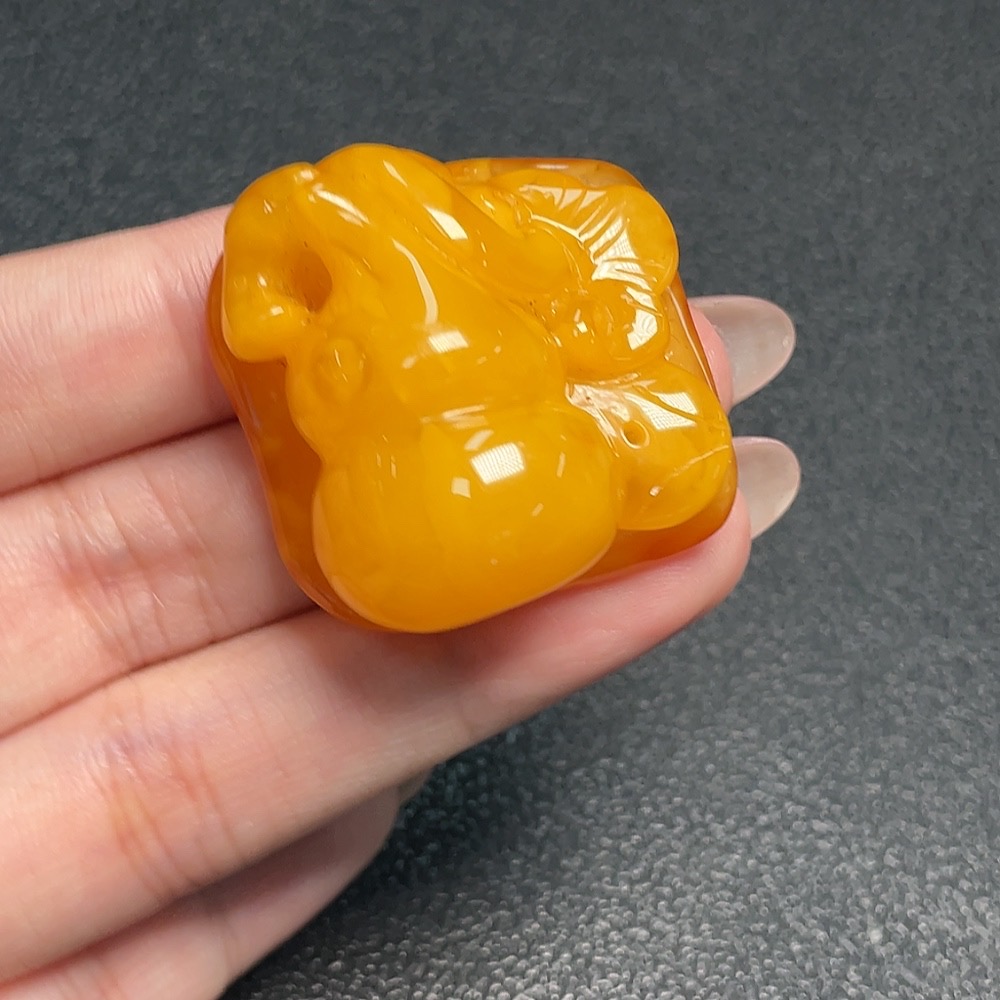 C34952137 Amber and Beeswax Jewelry Total Weight Approx. 10.83g
