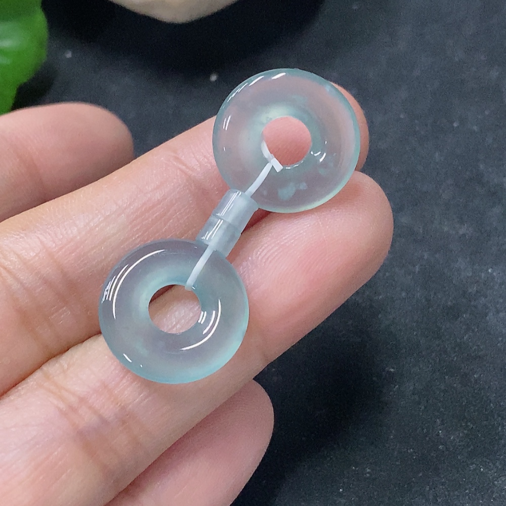 F33888009 Jadeite donut pendant