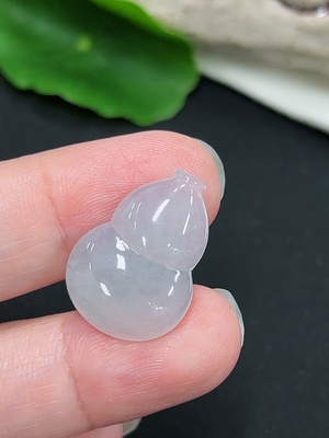 F41917692 翡翠葫芦镶嵌件 货品总重约2.5克
