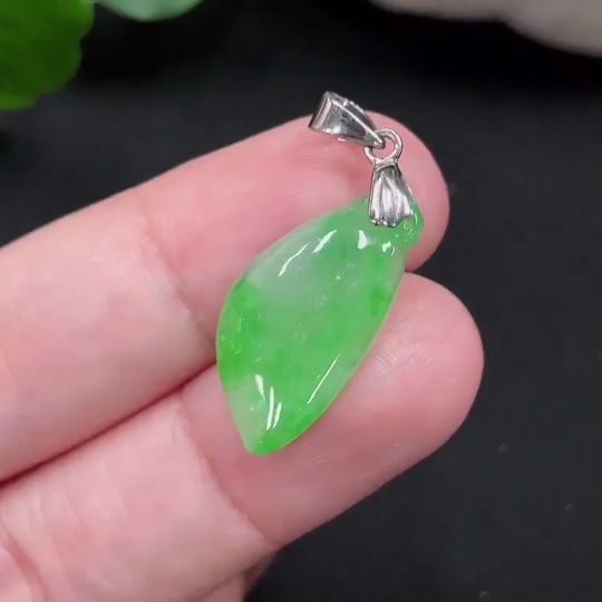 F28287162 Jadeite Auspicious Longevity Pendant Total Weight: Approx. 1.7g (Non-Gold Inlaid)