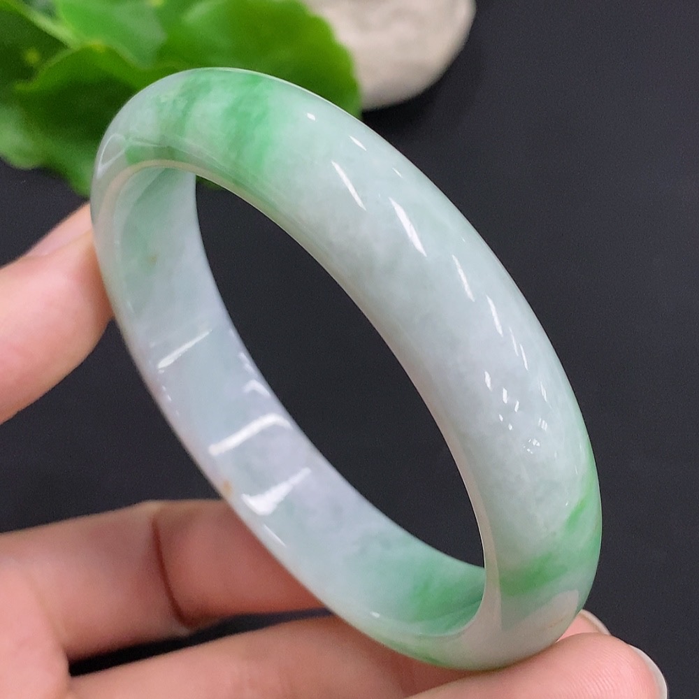 F33832033 Jadeite Regular Bangle (Total Weight: Approx. 50g, Inner Diameter: 57)