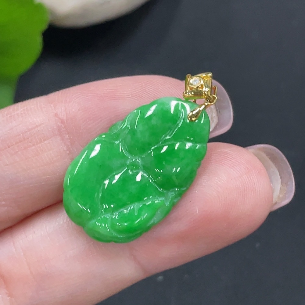 F20305246 Jadeite Lotus Leaf Pendant with 18K Gold Clasp, Total Weight 2.254g