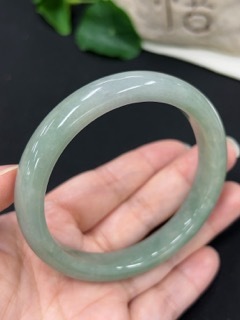 F46545267 翡翠正圈手镯 圈口59 货品总重约53.06克