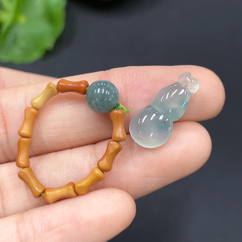 F24754267 Jadeite Bead Ring/Gourd Pendant Sell as a Lot