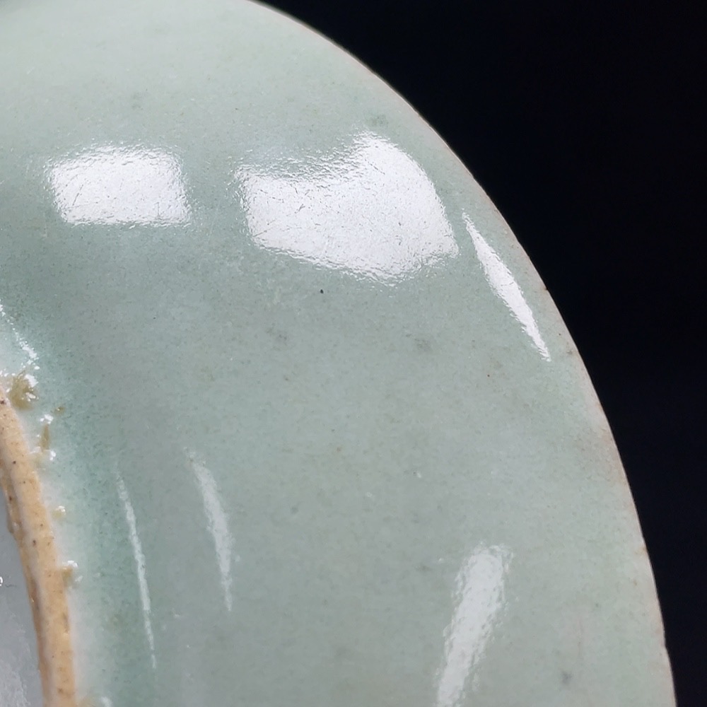 W32766442 Ceramic, Perfect Condition, Mid-Qing Dynasty Pea-Green Glazed Plate (Subject to Actual Item)