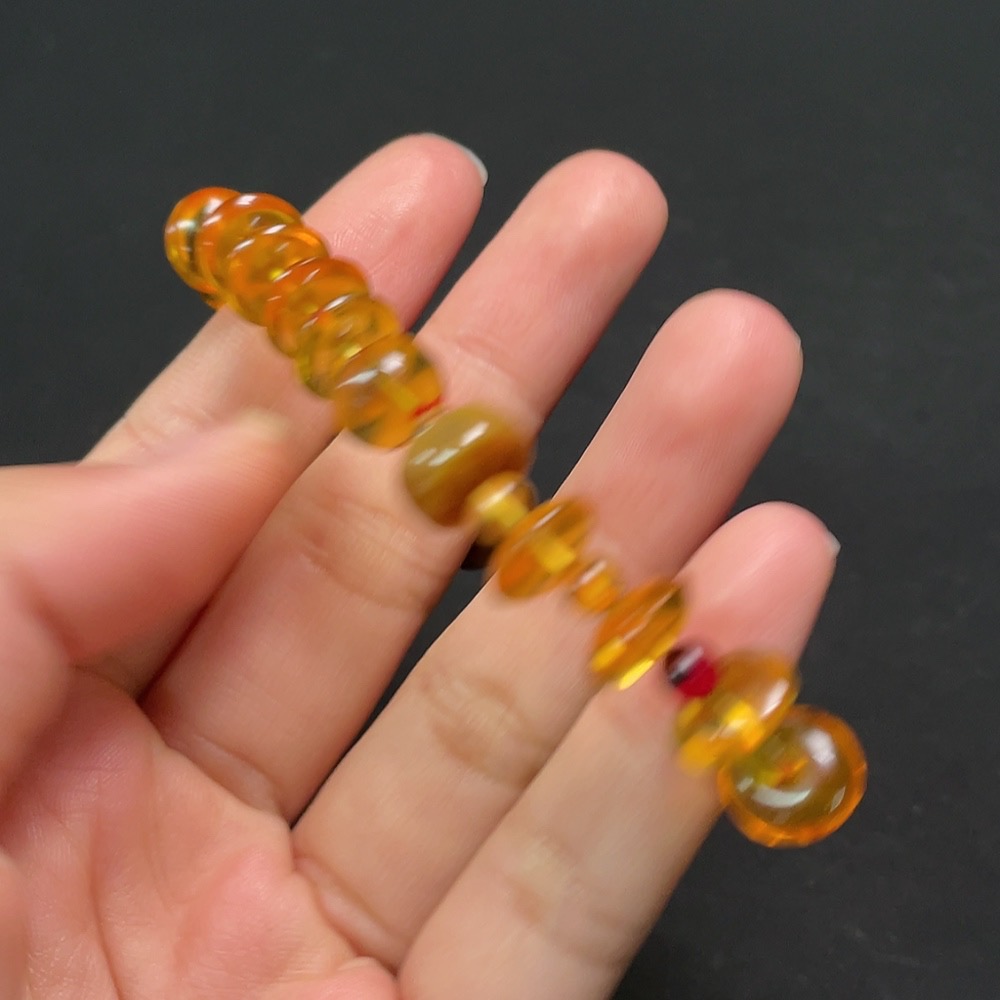 C26983515 Amber and Beeswax Bracelet, Total Weight Approx. 8.26g, Size 4.9-10.9mm