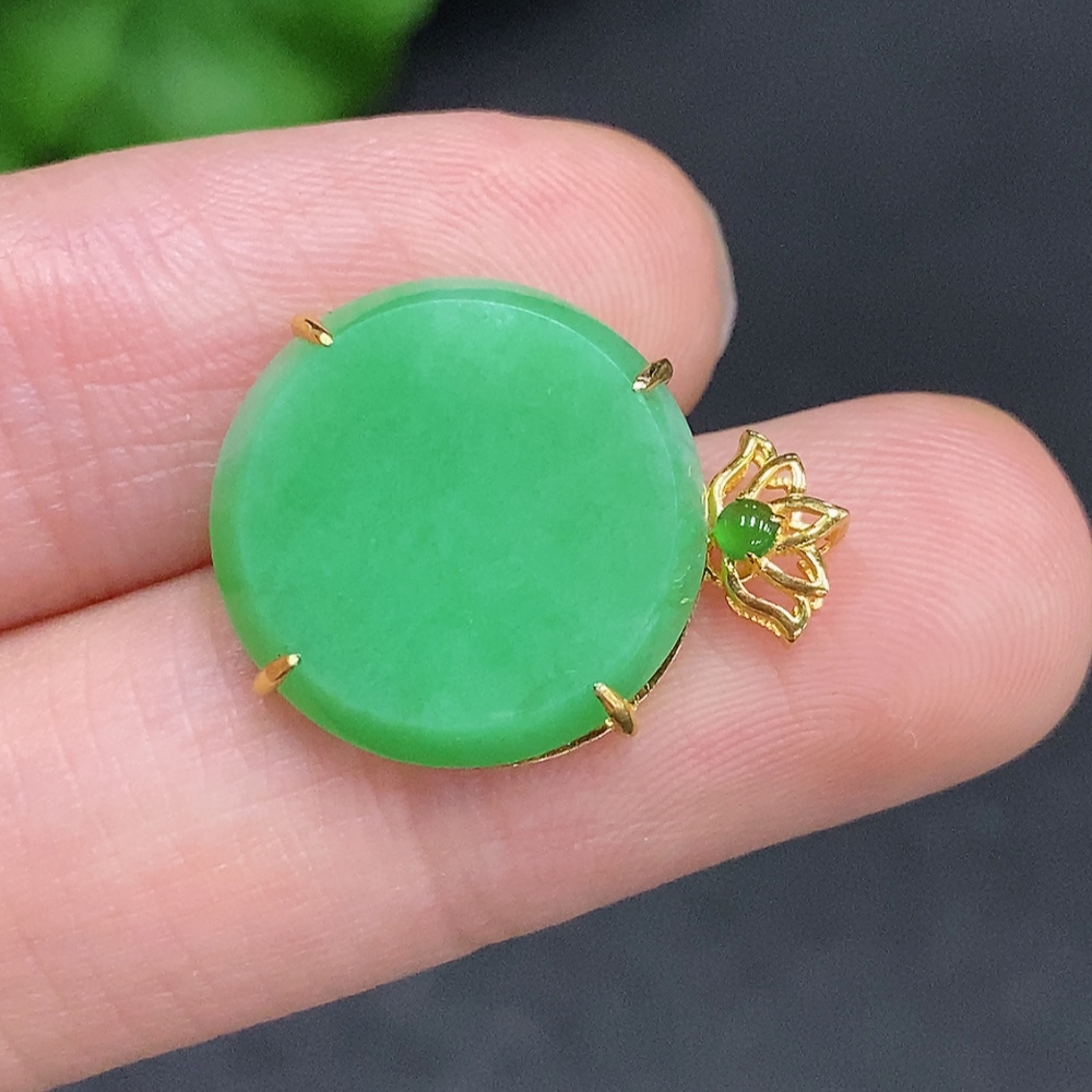 F33906811 Jadeite Plain Pendant Inlaid Pendant (74% Gold Content) Total Weight Approximately 2g