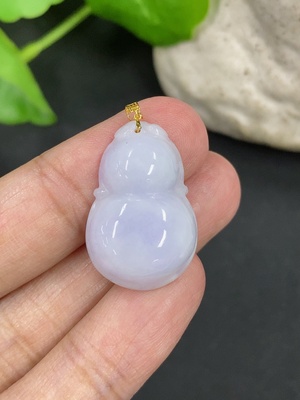 F46595879 翡翠葫芦挂件 货品总重约3.65g 18k金扣头