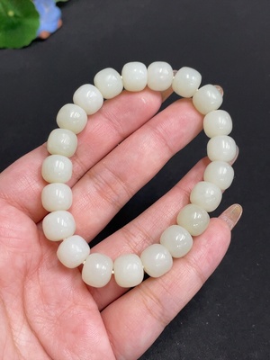 H32782341 Hetian Jade Bracelet, approx. 10mm beads, total weight approx. 36.2g