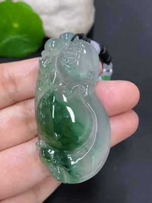 F46594041 翡翠佛挂件 货品总重量约34克（含绳重）