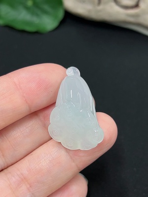 F46546177 翡翠莲蓬挂件 货品总重约8g
