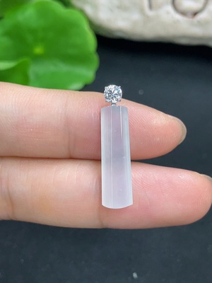 F46514922 翡翠挂件          货品总重约1.2g   18k 非钻
