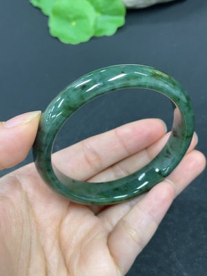 H42961961 和田玉碧玉正圈手镯    圈口54.3      货品总重约35.7g